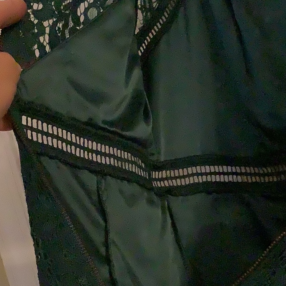 Bardot lace panel dress in hunter/emerald green EUC - Picture 15 of 16